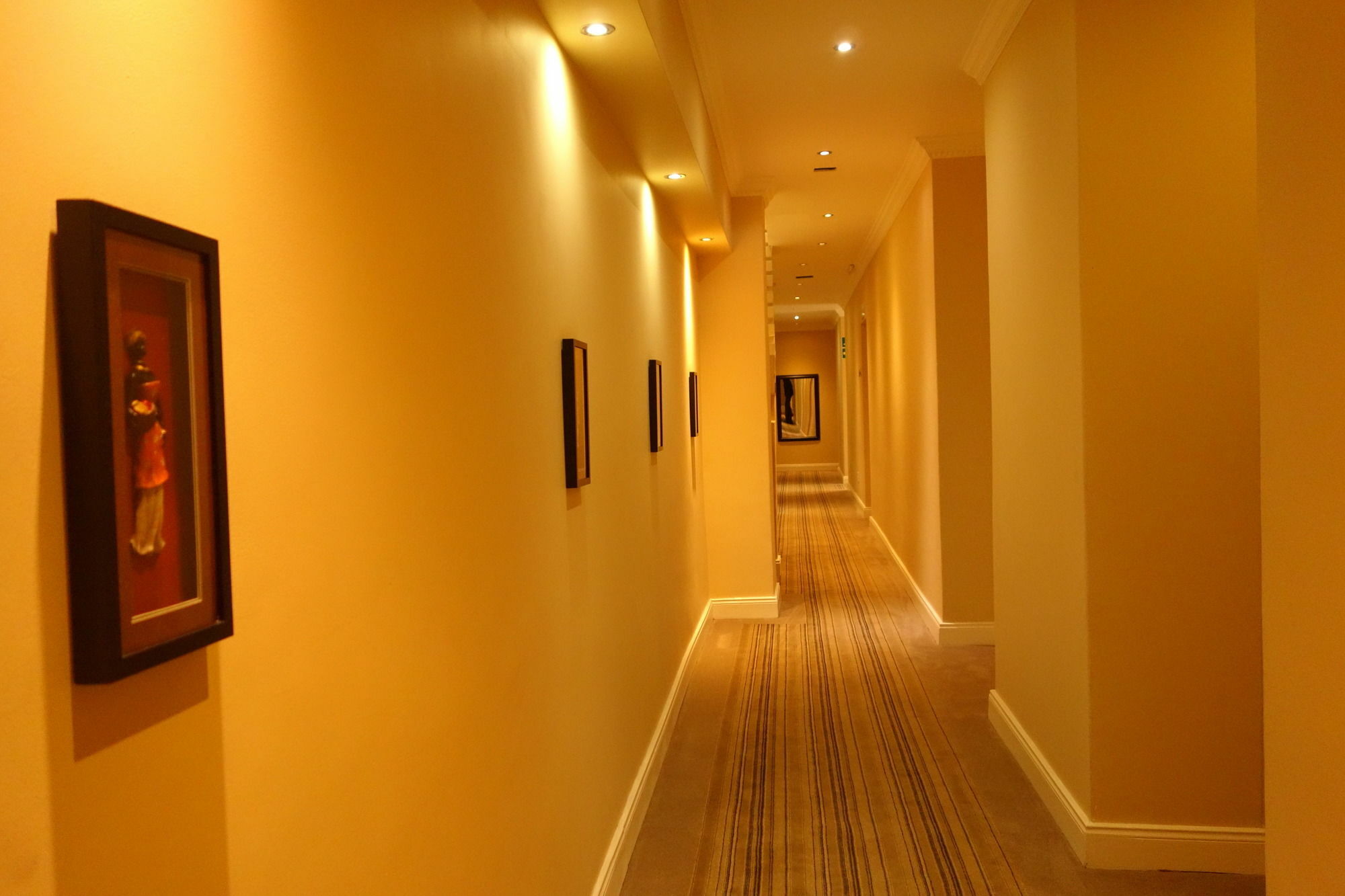 The Destiny Hotel Йоханнесбург Экстерьер фото